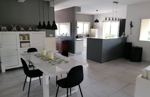 Rochefort-du-Gard Villa | espléndida villa de 250 M2 con piscina privada / sitio de tenis: www. Mas-jazmín. com