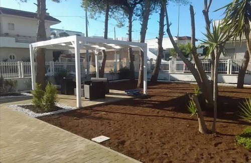 Torre Lapillo Villa | ESPLENDIDA VILLA CON PINETA A POCOS METROS DEL MAR