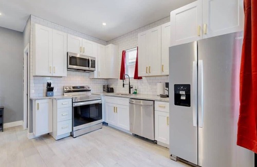 Washington Park West Casa | Spooky 4 bedroom Victorian near Wash Park