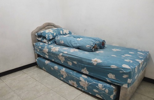 Gubeng Hotel | SPOT ON 93681 Qodri Homestay Syariah