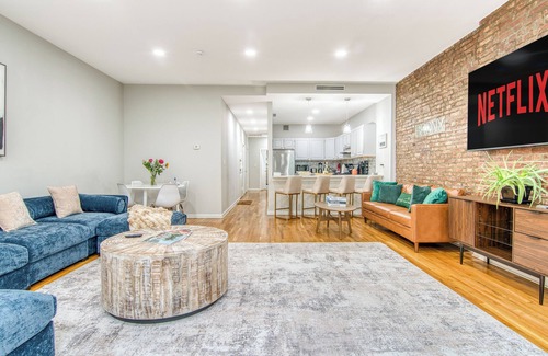 Port Morris Apartamento | Sprawling 2BR w King Bed, fast WiFi, 20 minutes to Times Square!