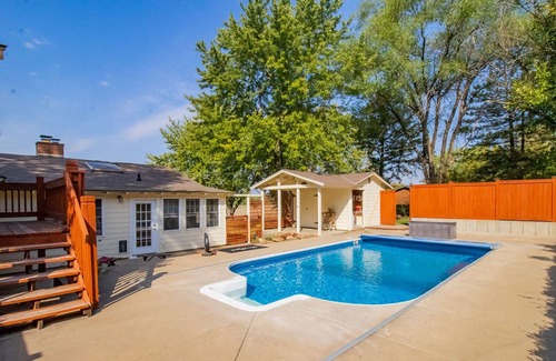 Wichita Casa | Sprawling 6BD Home With POOL In Safe Area!