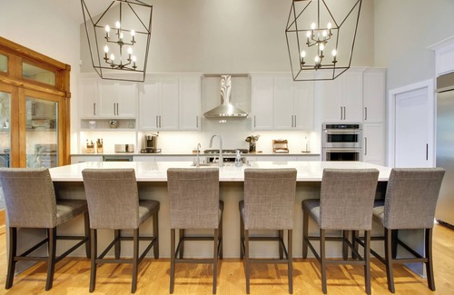 Lake Shore Casa | Sprawling Minnesota Home w/ On-Site Lake Access