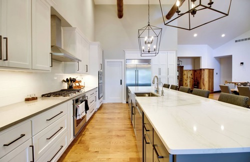 Lake Shore Casa | Sprawling Minnesota Home w/ On-Site Lake Access