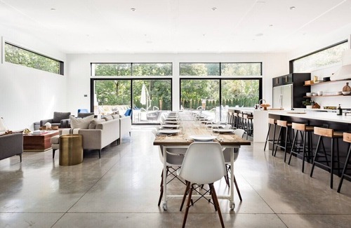 Union Pier Casa | Sprawling Modern Home with Chef's Kitchen, Pool & Hot Tubs - walk to the beach!