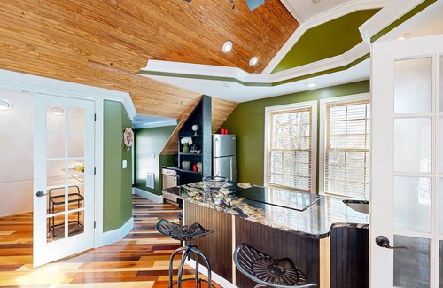 Chester County Casa | Sprawling property with a pool, hot tub, fireplaces, grill, retro bedroom, & AC