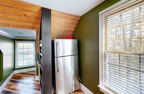 Chester County Casa | Sprawling property with a pool, hot tub, fireplaces, grill, retro bedroom, & AC