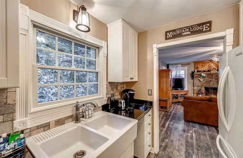 Gatlinburg - Pigeon Forge Chalet De Esquí | Spring Creek Cottage 1 Bedroom Chalet by RedAwning