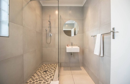 Sea Point Casa | Spring Tide Inn by CTHA
