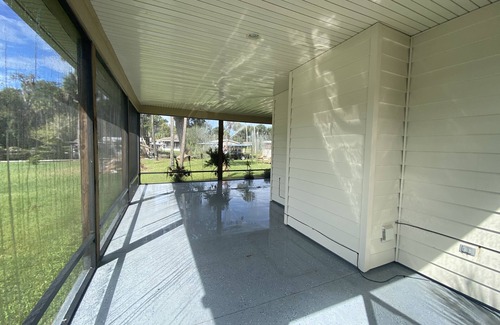 Fort McCoy Casa | Springfed Canal on Lake George/ Large 4 Bedroom house on water/Boat Ramp/Hot Tub