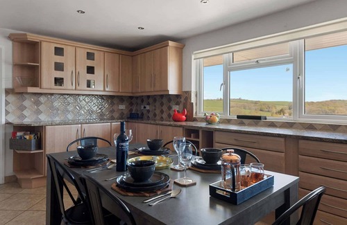 Newton Saint Cyres Casa | Springfield Deer View - Private Hot Tub & Communal Swimming Pool with Fishing ne