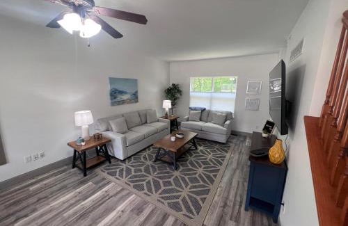 O'Fallon Apartamento | Springhurst Serenity Fresh 4BR Getaway