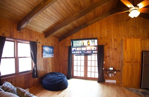 Otis Casa | Springtime Oasis in the Berkshires