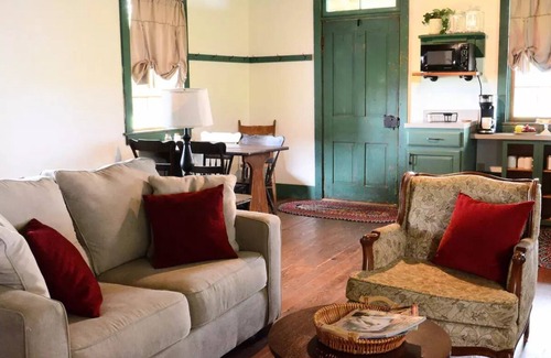 Steelville Cabaña | Spruce Edge Guest House
