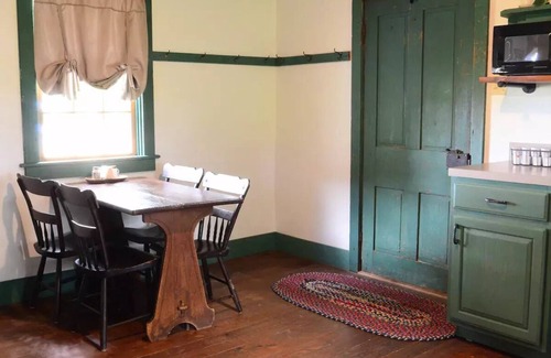 Steelville Cabaña | Spruce Edge Guest House