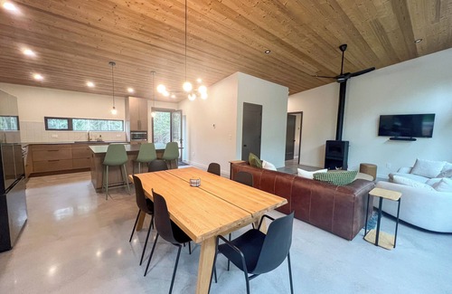 Copper Harbor Casa | Spruce House: Autumn Bliss at Spruce House: Stunning Views and Cozy Retreats