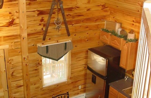 New Columbia Cabina | Spruce Run Hideaway, Cabaña de madera sola en 245 acres de bosque, Lewisburg Pa