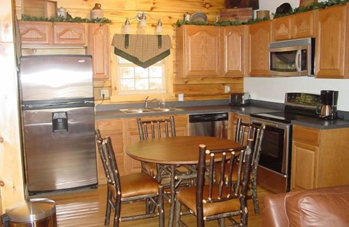 New Columbia Cabina | Spruce Run Hideaway, Cabaña de madera sola en 245 acres de bosque, Lewisburg Pa