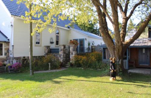 Lion's Head Casa | Spry Church Cozy Cottage