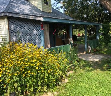 Lion's Head Casa | Spry Church Cozy Cottage