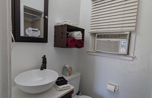 Squaw Valley Cabina | Squaw Valley Motel Room #5