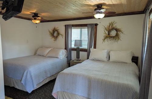 Squaw Valley Cabina | Squaw Valley Motel Room #8