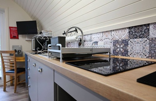 Roybridge Cabina | Squirrel Lodge near Roy Bridge