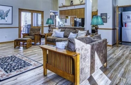 Davis Casa | Precioso entorno! Cerca del lago. Bañera de hidromasaje, pozo de fuego, canoas disponibles! ¡Mascota amigable!