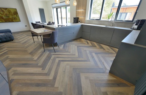 St. Andrews Villa | St Andrews 5 Star Luxury Villa, Garden SPA HotTub, Sauna, Steam Room & parking