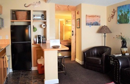 Moab South Valley Cabina | St Dane's Prickly Pear Cabin, close to Arches & Canyonlands National parks