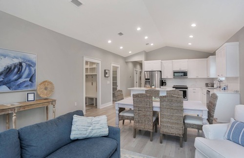 Port St. Joe Casa | St. Joe Bay Less Than Mile from Golf Club & Pool-Off the Grid Home