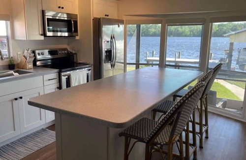 Welaka Casa | St Johns Riverfront Updated Spacious Home