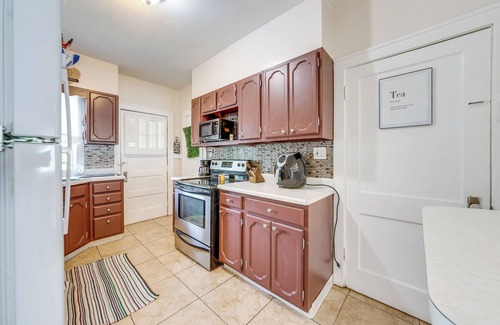Beverly Hills Apartamento | St Louis Vacation Rental ~ 10 Mi to Downtown!