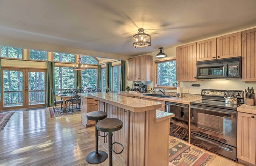 Saint Mary's Cabina | St Mary's Lakefront Cabin w/ Deck & Wood Stove!