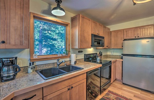 Saint Mary's Cabina | St Mary's Lakefront Cabin w/ Deck & Wood Stove!