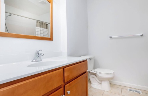 St. Matthews Condominio | St Matthews Monthly Rental - Two Bedroom Townhouse with Pool Access