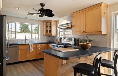 Disston Heights Casa | St Pete Pool Paradise: Heated Pool, Hot Tub, Coffee - Near Beaches