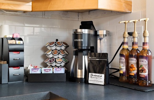 Disston Heights Casa | St Pete Pool Paradise: Heated Pool, Hot Tub, Coffee - Near Beaches