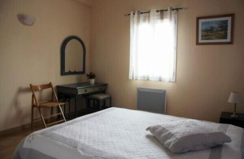 Saint-Quentin-la-Poterie Casa | St-Quentin la Poterie villa clôturée pour 4 pers avec jardin