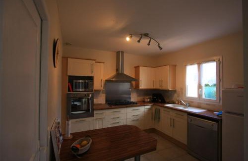 Saint-Quentin-la-Poterie Casa | St-Quentin la Poterie villa clôturée pour 4 pers avec jardin