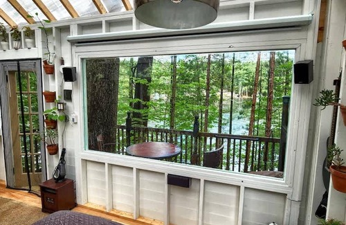 Brantingham Apartamento | Stabbin Cabin 2 on Grant Island-hottub Boat Pets