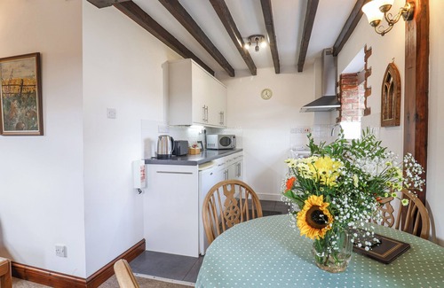 Colyton Cabaña | STABLE COTTAGE, romantic, character holiday cottage in Colyton