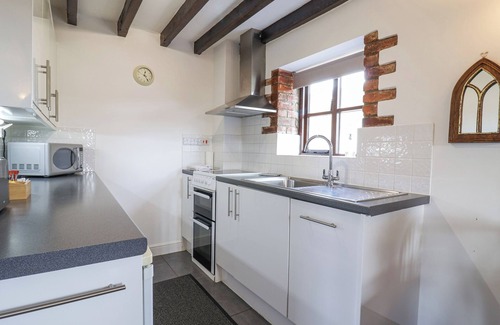 Colyton Cabaña | STABLE COTTAGE, romantic, character holiday cottage in Colyton