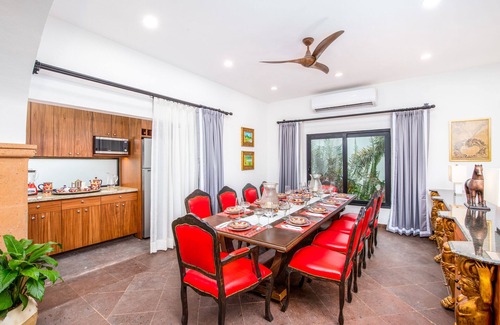 Puerto Vallarta Villa | Villa de 557cm Estilo Moderno Colonial con 2 Piscinas Cerca de la Playa y Centro