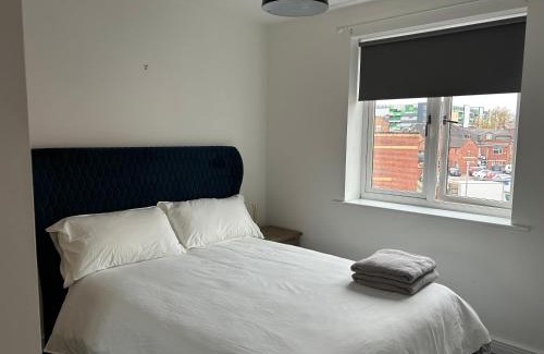 Stafford Apartamento | Stafford 2 Bedroom Apartment in Prime Location with Secure Parking