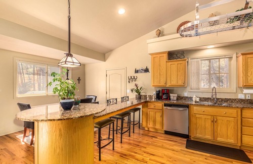 Mountain Club Casa | Stag's Leap Lodge located near Downtown Courthouse Square and Famous Whiskey Row