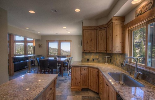 Tahoe Village Casa | Stage Coach Run by Lake Tahoe Accommodations