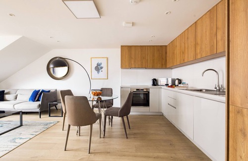 Staines Apartamento | Staines City Centre by Charles Hope