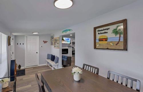 Buckeye Lake Casa | Stairway to Lake Views-1 Block from Lake