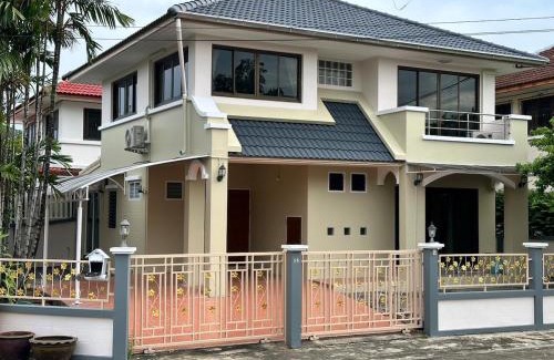 Dok Mai Casa | Stand alone 3 bedrooms detached house inside Bangkok